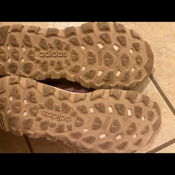 CLoudfoam comfort Adidas shoes woman 8.5, fit like 9. Worn once. Maroon color - Picture 5 of 5